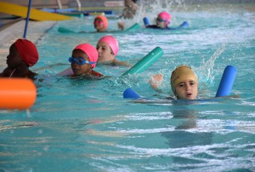 "LES CLASSES BLEUES" À LA PISCINE